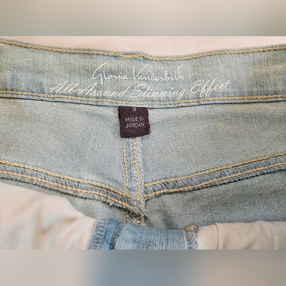 Gloria Vanderbilt Womens Light Wash Amanda Slimming Effect Capri Jeans Size 8 - Picture 4 of 12